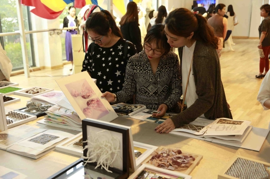 中法学院教学作品展览隆重开幕，文化艺术交流再谱新篇